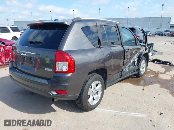 2016 Jeep Compass Latitude z VIN 1C4NJCEA2GD665636, wystawiony jako IAAI lot #42054222 z przebiegiem 155 071 mil mil oraz . Historia ofert i sprzedaży dostępna na DreamBid. Obrazek 4.