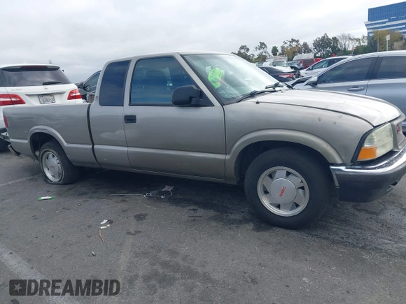 2002 GMC Sonoma SLS with VIN 1GTCS195328201178, listed as a IAAI auction lot 41534632 with 1 mi miles. Bid and sale history available at carsss.com. Image 12.