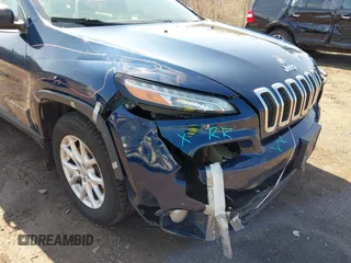 2018 Jeep Cherokee Latitude Tech Connect with VIN 1C4PJMCB8JD523387, listed as a IAAI auction lot 42022995 with 35,184 mi miles and . Bid and sale history available at DreamBid. Image 17.