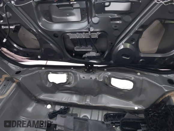 2017 Toyota RAV4 LE z VIN JTMZFREVXHJ107299, wystawiony jako IAAI lot #42422033 z przebiegiem 56 687 mil mil oraz . Historia ofert i sprzedaży dostępna na DreamBid. Obrazek 18.