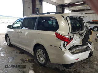 2017 Toyota Sienna XLE Auto Access Seat with VIN 5TDYZ3DC7HS874630, listed as a IAAI auction lot 42027737 with 122,952 mi miles. Bid and sale history available at carsss.com. Image 3.