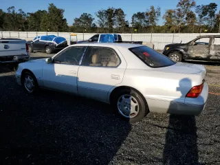 2000 Lexus LS 400 z VIN JT8BH28F0Y0175297, wystawiony jako Copart lot #75230834 z przebiegiem 293 851 mil mil oraz Szkoda całkowita • Salvage title. Historia ofert i sprzedaży dostępna na DreamBid. Obrazek 2.