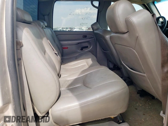 2005 Chevrolet Silverado 3500 LT z VIN 1GCJC33225F967451, wystawiony jako Copart lot #58543895 z przebiegiem 200 275 mil mil oraz Czysty tytuł • Clean title. Historia ofert i sprzedaży dostępna na DreamBid. Obrazek 10.
