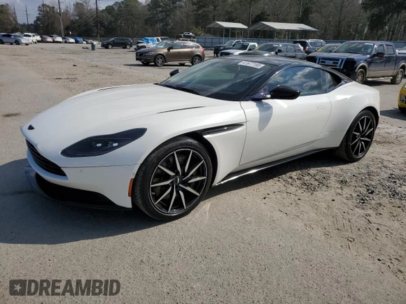 2019 Aston Martin DB11 V8 z VIN SCFRMFAW0KGL05298, wystawiony jako Copart lot #41977185 z przebiegiem 21 000 mil mil oraz Nie do naprawy. Historia ofert i sprzedaży dostępna na DreamBid. Obrazek 1.