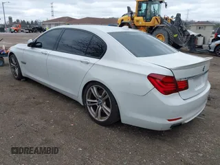 2013 BMW 7 Series 750Li xDrive with VIN WBAYF8C59DD141068, listed as a IAAI auction lot 41868043 with 92,727 mi miles. Bid and sale history available at carsss.com. Image 3.