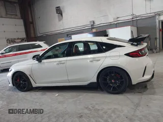 2024 Honda Civic Type R z VIN JHMFL5G47RX003469, wystawiony jako IAAI lot #42035698 z przebiegiem 20 572 mil mil oraz . Historia ofert i sprzedaży dostępna na DreamBid. Obrazek 14.