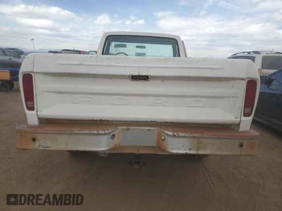 1975 Ford F-250 z VIN F25MRX29466, wystawiony jako Copart lot #50986975 z przebiegiem 92 878 mil mil oraz Nie do naprawy • Non repairable. Historia ofert i sprzedaży dostępna na DreamBid. Obrazek 6.