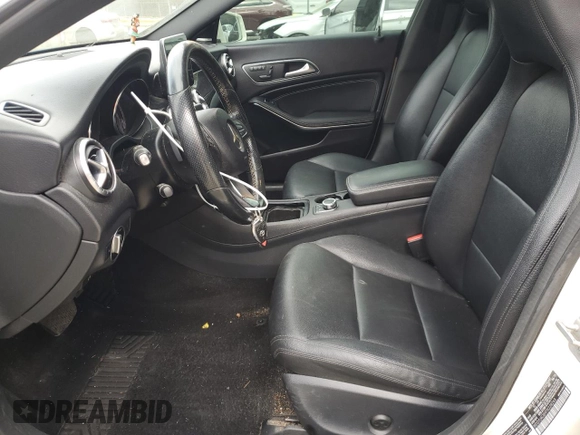 2015 Mercedes-Benz CLA 250 z VIN WDDSJ4GBXFN228268, wystawiony jako Copart lot #52545335 z przebiegiem 138 247 mil mil oraz Szkoda całkowita • Salvage title. Historia ofert i sprzedaży dostępna na DreamBid. Obrazek 7.