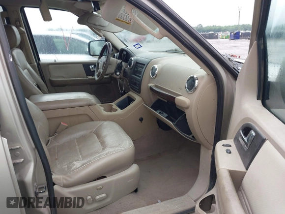 2005 Ford Expedition z VIN 1FMPU195X5LA70128, wystawiony jako IAAI lot #42443618 z przebiegiem Nie podano mil oraz . Historia ofert i sprzedaży dostępna na DreamBid. Obrazek 5.