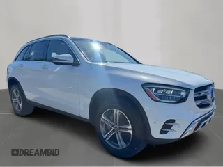 2021 Mercedes-Benz GLC 300 z VIN W1N0G8DB6MV300830, wystawiony jako Copart lot #61652945 z przebiegiem 135 882 mil mil oraz Czysty tytuł • Clean title. Historia ofert i sprzedaży dostępna na DreamBid. Obrazek 1.