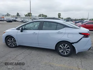 2024 Nissan Versa SV z VIN 3N1CN8EV8RL883656, wystawiony jako IAAI lot #42189707 z przebiegiem 18 509 mil mil oraz . Historia ofert i sprzedaży dostępna na DreamBid. Obrazek 13.