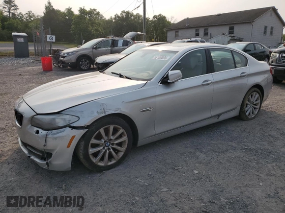 2013 BMW 5 Series 528i xDrive z VIN WBAXH5C51DD107887, wystawiony jako Copart lot #59550505 z przebiegiem 89 537 mil mil oraz Szkoda całkowita • Salvage title. Historia ofert i sprzedaży dostępna na DreamBid. Obrazek 1.