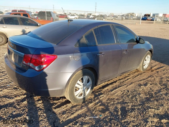 2014 Chevrolet Cruze LS with VIN 1G1PA5SH1E7171908, listed as a IAAI auction lot 40688244 with 96,643 mi miles. Bid and sale history available at carsss.com. Image 4.