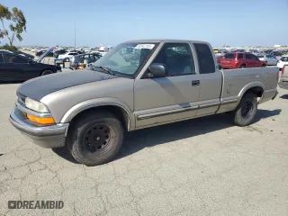 2000 Chevrolet S-10 LS with VIN 1GCCS19W2Y8221990, listed as a Copart auction lot 53942155 with 275,715 mi miles and Clean Title. Bid and sale history available at carsss.com. Image 1.