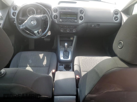 2013 Volkswagen Tiguan S z VIN WVGAV3AX2DW616476, wystawiony jako Copart lot #55313615 z przebiegiem 129 105 mil mil oraz Szkody całkowita. Historia ofert i sprzedaży dostępna na DreamBid. Obrazek 8.