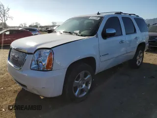 2008 GMC Yukon SLT w/4SA with VIN 1GKFK13028J192313, listed as a Copart auction lot 89207235 with 240,812 mi miles and Salvage Title. Bid and sale history available at carsss.com. Image 1.