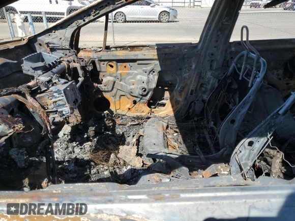 2020 Nissan Versa SR z VIN 3N1CN8FV6LL917034, wystawiony jako Copart lot #55652245 z przebiegiem Nie podano mil oraz Nie do naprawy • Non repairable. Historia ofert i sprzedaży dostępna na DreamBid. Obrazek 7.