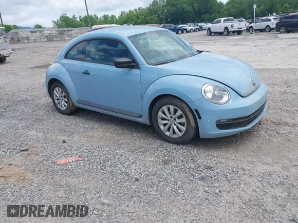 2015 Volkswagen Beetle Fleet Edition z VIN 3VWF17AT5FM611508, wystawiony jako IAAI lot #42441498 z przebiegiem 98 536 mil mil oraz . Historia ofert i sprzedaży dostępna na DreamBid. Obrazek 1.