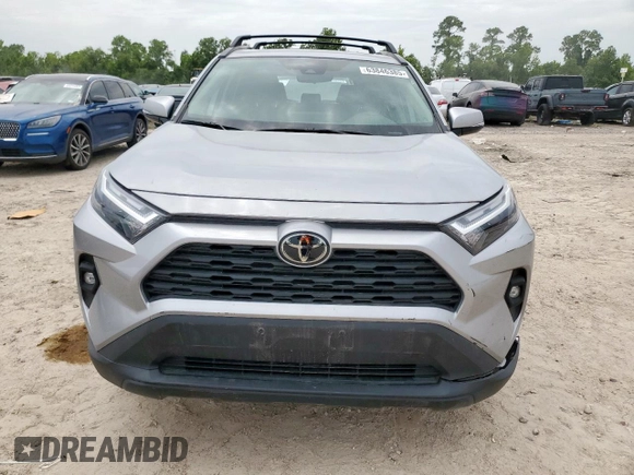 2025 Toyota RAV4 XLE Premium z VIN 2T3A1RFV6SC501208, wystawiony jako Copart lot #63846385 z przebiegiem 5 196 mil mil oraz Szkoda całkowita • Salvage title. Historia ofert i sprzedaży dostępna na DreamBid. Obrazek 5.