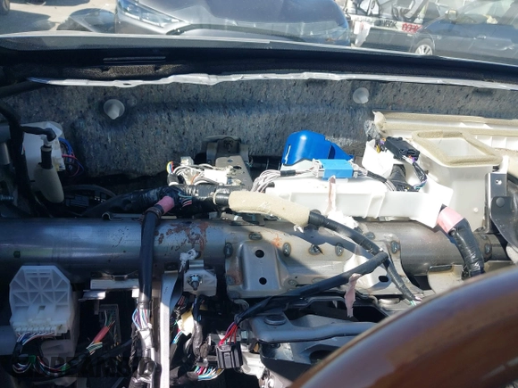 2013 Lexus ES 300h with VIN JTHBW1GG8D2026533, listed as a IAAI auction lot 42064923 with Not provided miles and . Bid and sale history available at DreamBid. Image 7.