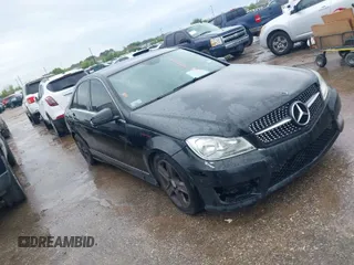 2011 Mercedes-Benz C 300 Sport z VIN WDDGF8BB8BR159377, wystawiony jako IAAI lot #41894005 z przebiegiem 156 394 mil mil oraz . Historia ofert i sprzedaży dostępna na DreamBid. Obrazek 1.