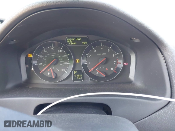 2010 Volvo C70 with VIN YV1672MC3AJ092099, listed as a IAAI auction lot 42001790 with 122,863 mi miles. Bid and sale history available at carsss.com. Image 7.