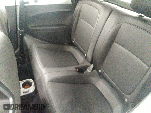 2013 Volkswagen Beetle 2.5L z VIN 3VW5P7AT4DM813232, wystawiony jako IAAI lot #39203795 z przebiegiem 81 397 mil mil oraz . Historia ofert i sprzedaży dostępna na DreamBid. Obrazek 8.
