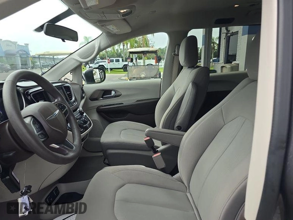2018 Chrysler Pacifica Touring with VIN 2C4RC1DG1JR148709, listed as a IAAI auction lot 42787000 with 84,531 mi miles and . Bid and sale history available at DreamBid. Image 19.