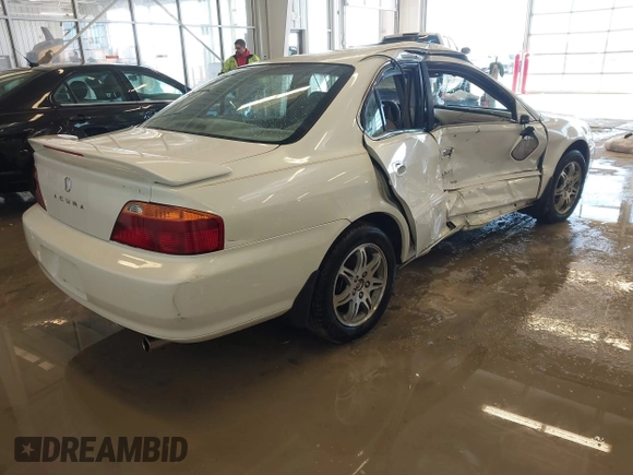 2000 Acura TL with VIN 19UUA566XYA043713, listed as a IAAI auction lot 41582073 with 185,442 mi miles. Bid and sale history available at carsss.com. Image 4.