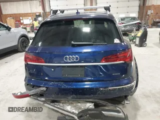 2021 Audi Q5 Premium with VIN WA1AAAFY5M2060669, listed as a IAAI auction lot 41485633 with 31,182 mi miles. Bid and sale history available at carsss.com. Image 16.