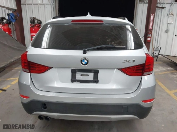 2015 BMW X1 sDrive28i with VIN WBAVM1C50FVW57526, listed as a IAAI auction lot 41888323 with 160,160 mi miles. Bid and sale history available at carsss.com. Image 16.