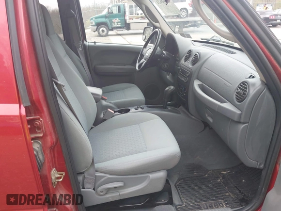 2006 Jeep Liberty Sport with VIN 1J4GL48KX6W137241, listed as a IAAI auction lot 42048621 with 83,523 mi miles and . Bid and sale history available at carsss.com. Image 5.