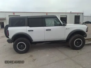 2023 Ford Bronco z VIN 1FMEE5DP9PLB30696, wystawiony jako IAAI lot #41468543 z przebiegiem 12 465 mil mil oraz . Historia ofert i sprzedaży dostępna na DreamBid. Obrazek 13.