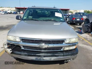 2005 Chevrolet Suburban LT z VIN 3GNEC16Z25G158651, wystawiony jako IAAI lot #42013616 z przebiegiem 221 755 mil mil oraz . Historia ofert i sprzedaży dostępna na DreamBid. Obrazek 12.