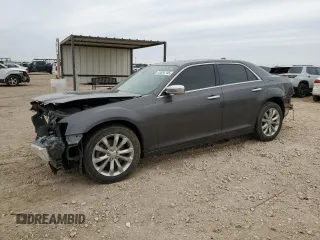 2019 Chrysler 300 Limited z VIN 2C3CCAKG8KH610980, wystawiony jako Copart lot #45534745 z przebiegiem 81 562 mil mil oraz Szkoda całkowita • Salvage title. Historia ofert i sprzedaży dostępna na DreamBid. Obrazek 1.