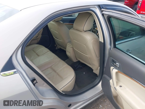 2010 Lincoln MKZ z VIN 3LNHL2GC5AR605750, wystawiony jako IAAI lot #41542836 z przebiegiem 146 347 mil mil oraz . Historia ofert i sprzedaży dostępna na DreamBid. Obrazek 8.