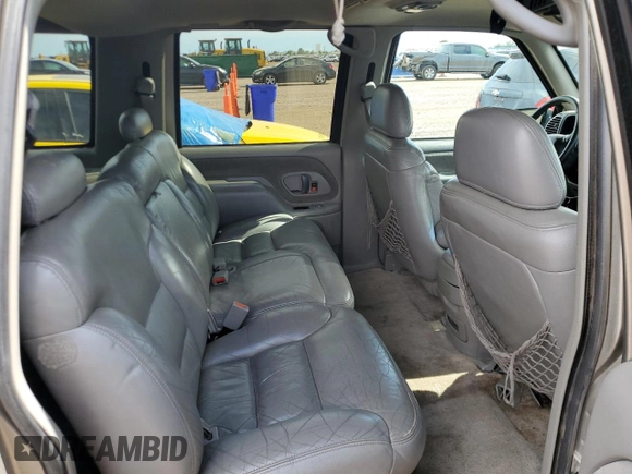 1998 GMC Suburban with VIN 1GKFK16RXWJ721305, listed as a Copart auction lot 64112165 with 197,756 mi miles and Clean title. Bid and sale history available at DreamBid. Image 11.