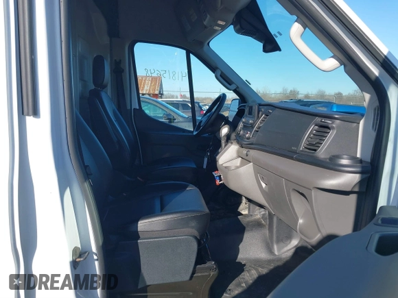 2023 Ford Transit Cargo z VIN 1FTBR3U80PKA07268, wystawiony jako IAAI lot #41815648 z przebiegiem 72 711 mil mil oraz . Historia ofert i sprzedaży dostępna na DreamBid. Obrazek 5.