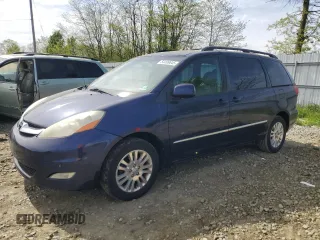 2007 Toyota Sienna XLE z VIN 5TDBK22C67S005037, wystawiony jako Copart lot #54499645 z przebiegiem 205 634 mil mil oraz Szkoda całkowita • Salvage title. Historia ofert i sprzedaży dostępna na DreamBid. Obrazek 1.