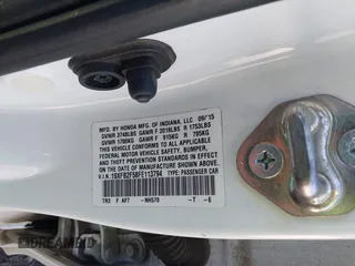 2015 Honda Civic LX with VIN 19XFB2F58FE113794, listed as a IAAI auction lot 41749054 with 163,452 mi miles. Bid and sale history available at carsss.com. Image 9.