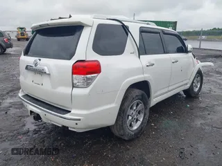 2010 Toyota 4Runner SR5 z VIN JTEZU5JR7A5008313, wystawiony jako IAAI lot #42242277 z przebiegiem 276 484 mil mil oraz . Historia ofert i sprzedaży dostępna na DreamBid. Obrazek 4.