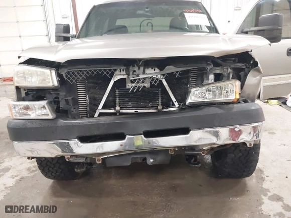 2003 Chevrolet Silverado 2500HD LS with VIN 1GCHK23133F136475, listed as a IAAI auction lot 41609322 with 233,193 mi miles. Bid and sale history available at carsss.com. Image 6.