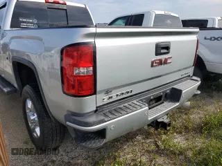 2019 GMC Sierra 3500HD Denali z VIN 1GT42WEY0KF252294, wystawiony jako Copart lot #76052204 z przebiegiem 61 881 mil mil oraz Nie do naprawy. Historia ofert i sprzedaży dostępna na DreamBid. Obrazek 6.