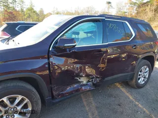 2019 Chevrolet Traverse LT Cloth with VIN 1GNEVGKW0KJ103392, listed as a IAAI auction lot 40702731 with 77,025 mi miles. Bid and sale history available at carsss.com. Image 6.