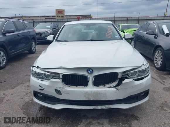 2018 BMW 3 Series 320i z VIN WBA8E1G53JNU90270, wystawiony jako IAAI lot #42183837 z przebiegiem 90 106 mil mil oraz . Historia ofert i sprzedaży dostępna na DreamBid. Obrazek 12.