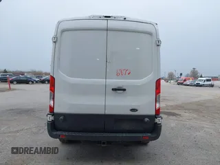 2018 Ford Transit z VIN 1FTBW2CM3JKA90610, wystawiony jako IAAI lot #42036872 z przebiegiem 81 833 mil mil oraz . Historia ofert i sprzedaży dostępna na DreamBid. Obrazek 17.