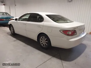 2002 Lexus ES 300 with VIN JTHBF30G825014674, listed as a IAAI auction lot 41805330 with 228,888 mi miles. Bid and sale history available at carsss.com. Image 3.