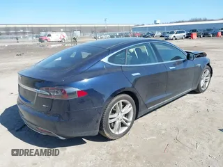 2015 Tesla Model S 85D with VIN 5YJSA1H25FFP70562, listed as a IAAI auction lot 41787957 with 177,688 mi miles. Bid and sale history available at carsss.com. Image 4.