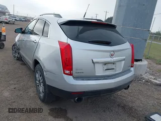 2013 Cadillac SRX z VIN 3GYFNAE38DS568509, wystawiony jako IAAI lot #41199017 z przebiegiem 137 267 mil mil oraz . Historia ofert i sprzedaży dostępna na DreamBid. Obrazek 3.