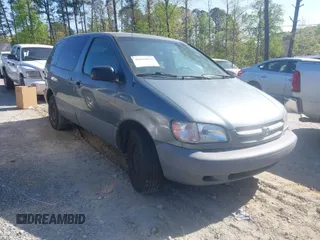 1998 Toyota Sienna CE with VIN 4T3GF19C9WU067779, listed as a IAAI auction lot 42005029 with 202,164 mi miles. Bid and sale history available at carsss.com. Image 1.